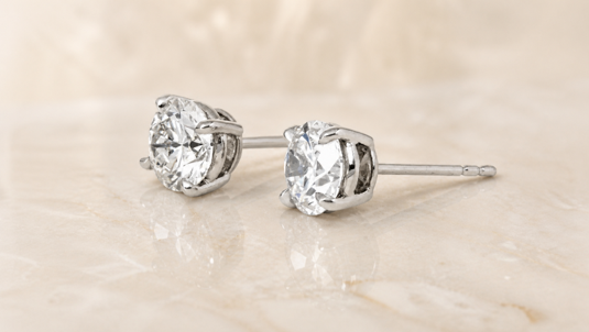 Puces Essentielles – Ronds brillants 2 Carats